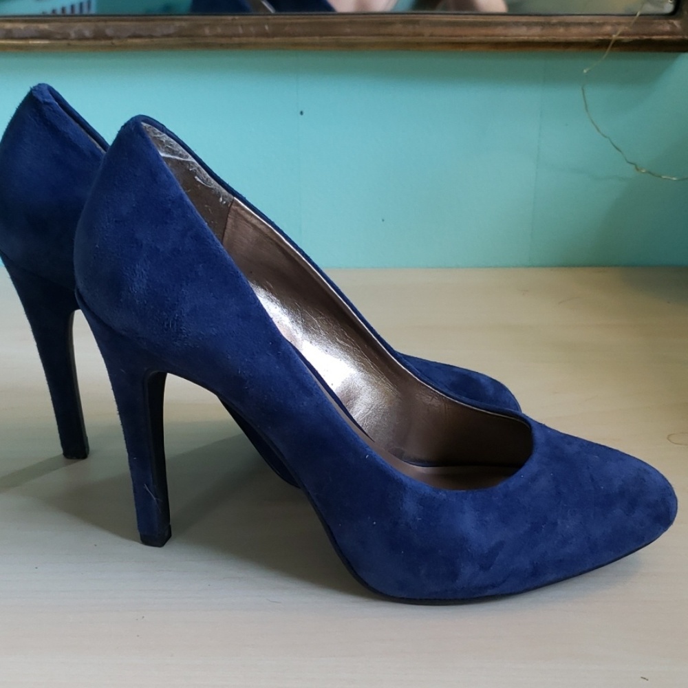 Blue suede pumps by Jessica Simpson
